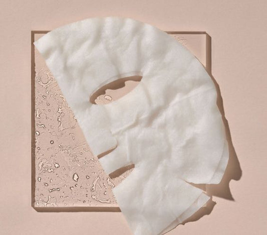 Hur fungerar en sheet mask & vad gör den för skillnad mot att bara använda ett serum?
